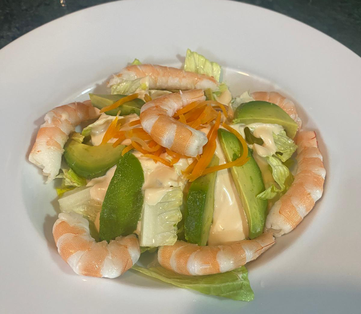 Ensalada de aguacate y langostinos