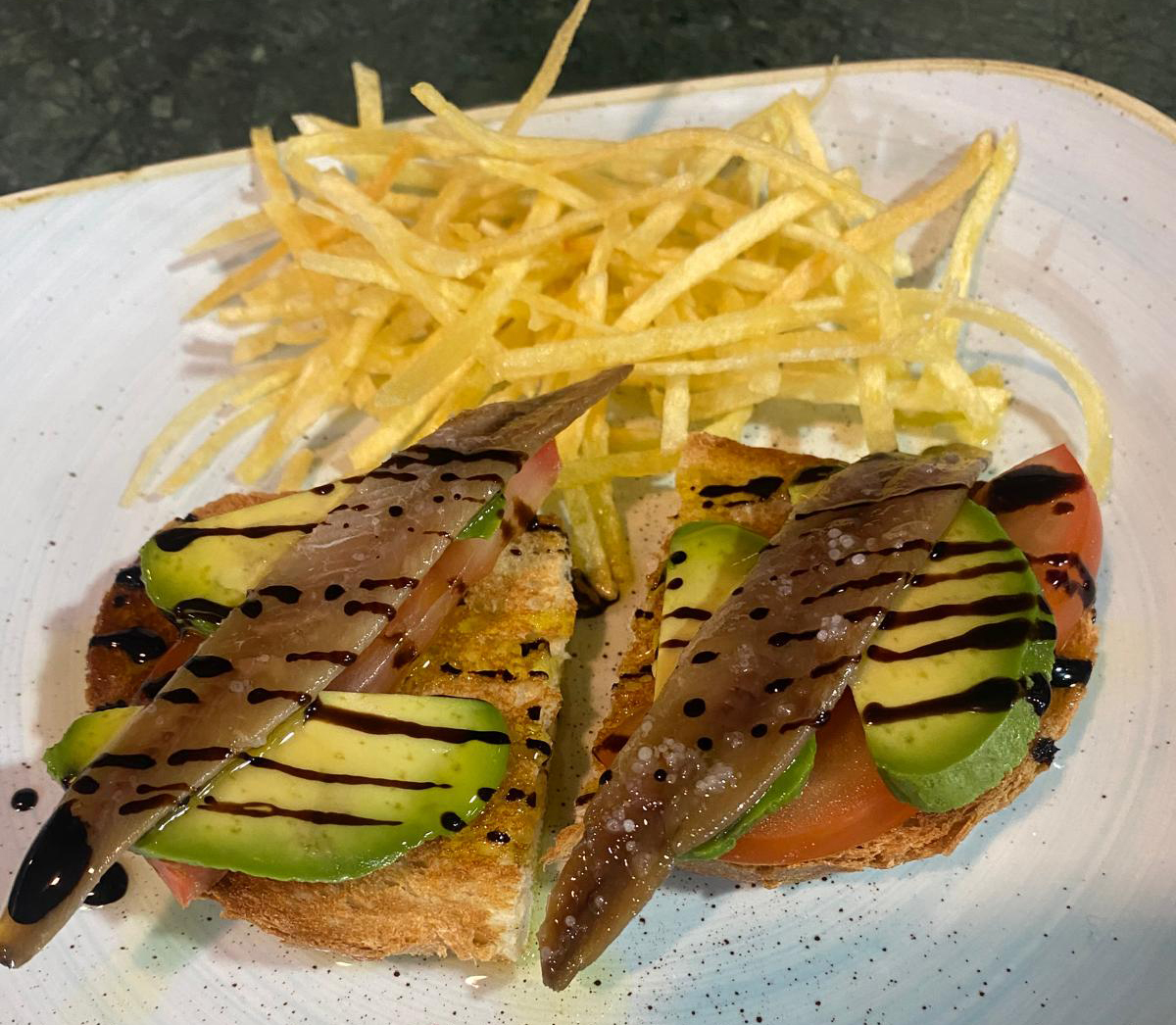 Tosta de anchoas del Cantábrico